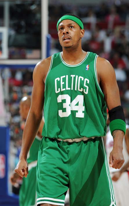 火箭欲用申京加两首轮换字母哥，模拟胜率升至六成五（火箭或以申京+两枚首轮换来字母哥，模型胜率预估达65%）