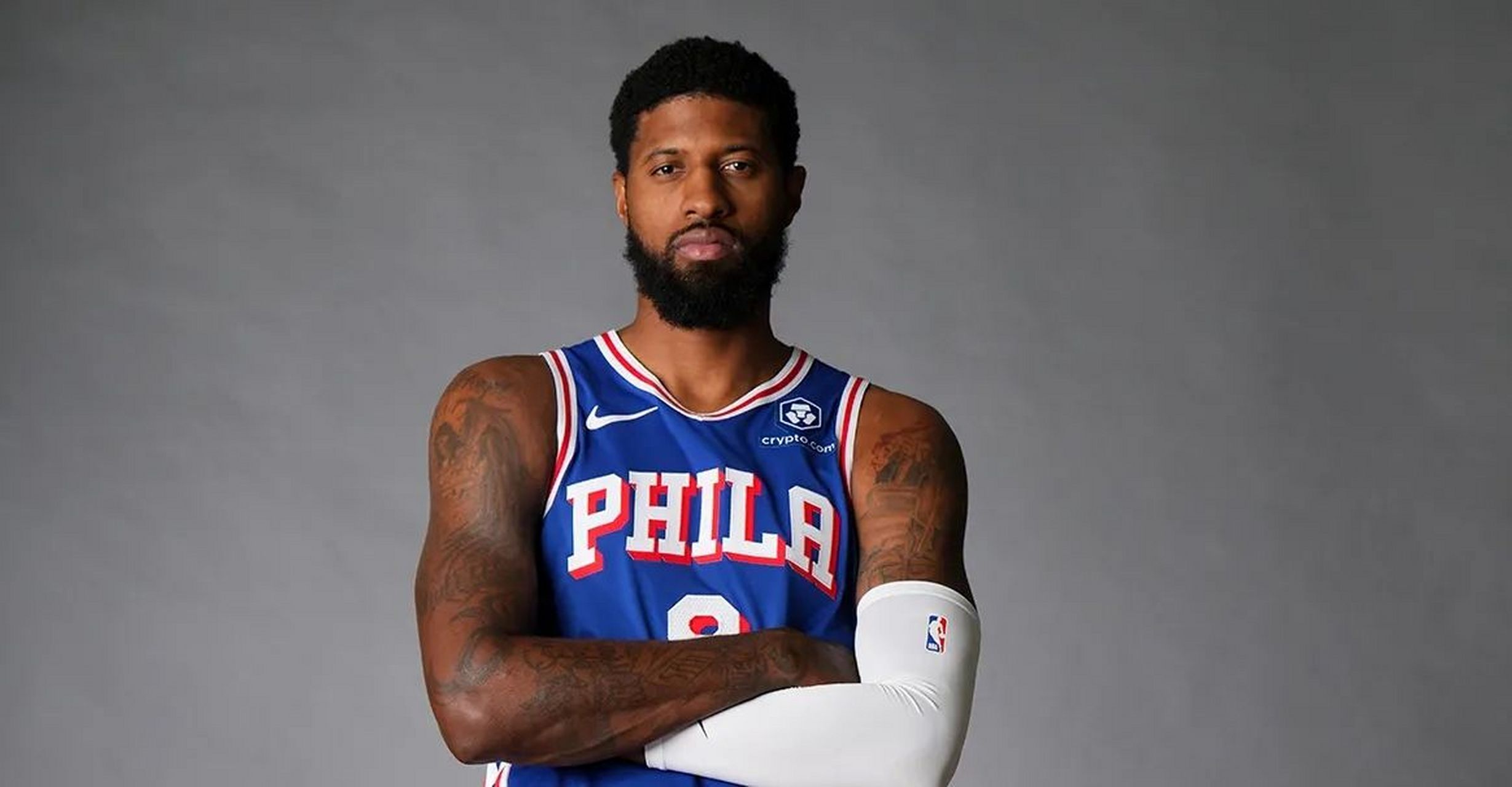 弗拉格，他的篮球之路充满了挑战与奋斗，他的努力和才华始终未曾被埋没。（挑战与拼搏相随，弗拉格的篮球之路上努力与才华从未被埋没）