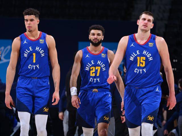 此前6场30+！爱德华兹今日半场仅出手5次贡献6分3失误（连6场30+后，爱德华兹今半场仅5次出手拿6分并有3失误）