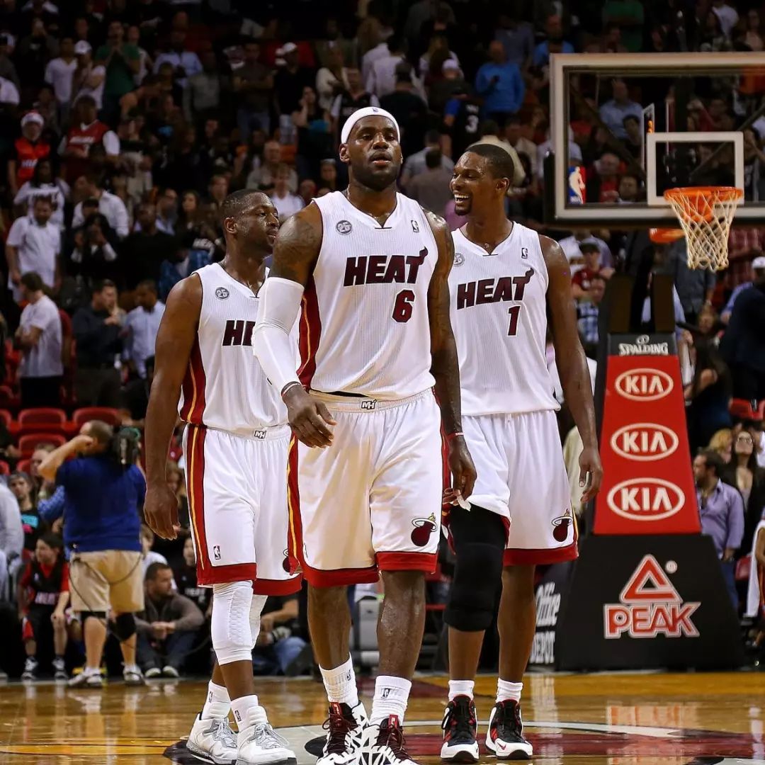 德转评年度最佳左边锋：迪亚斯、KK、拉菲尼亚、维尼修斯入围（德转年度最佳左边锋候选出炉：迪亚斯、KK、拉菲尼亚、维尼修斯在列）