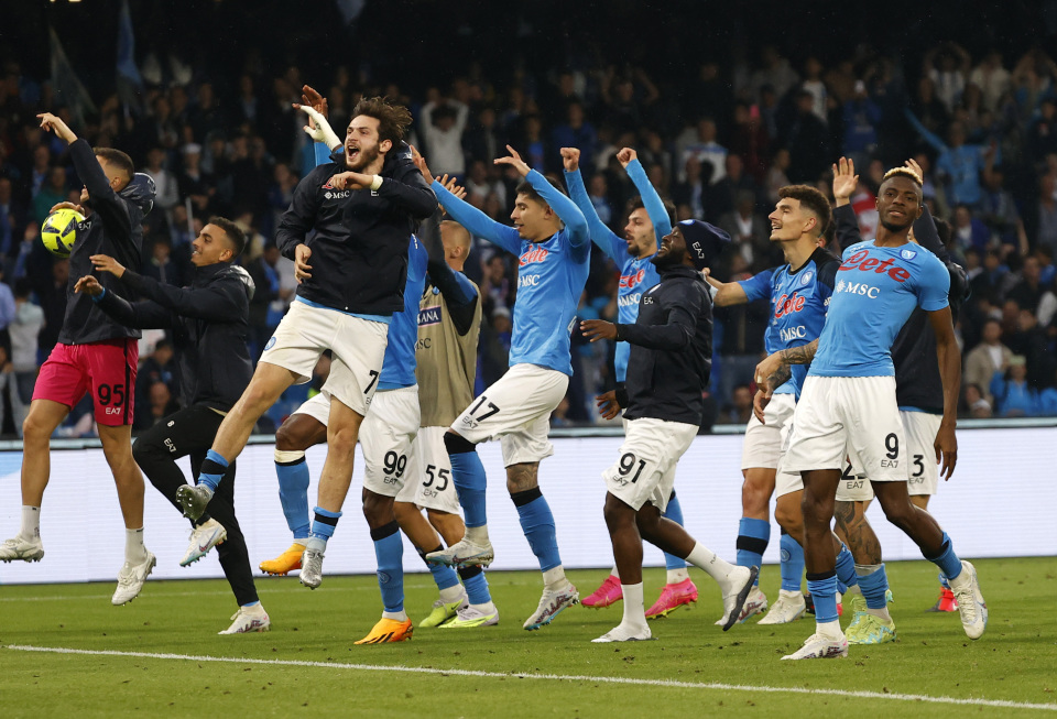 跟队：热那亚正在谈佩林，尤文询问利瓦科维奇的情况（随队记者：热那亚洽谈佩林，尤文打听利瓦科维奇情况）