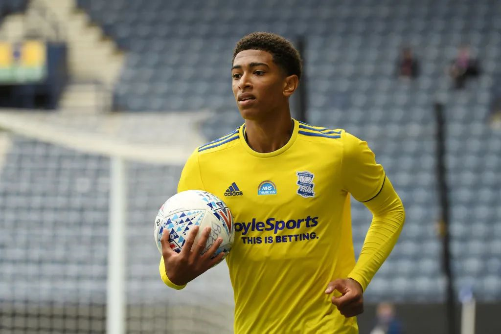 普利希奇：魔笛确实送了手机；看年轻队友表演会让我尬穿地心（普利希奇：魔笛真给我送了手机；看年轻队友表演让我尴尬到地心）