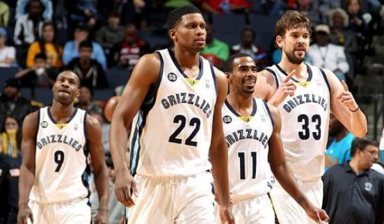 半场战报：皇家奥维耶多0-0巴列卡诺（半场战况：皇家奥维耶多与巴列卡诺互交白卷）