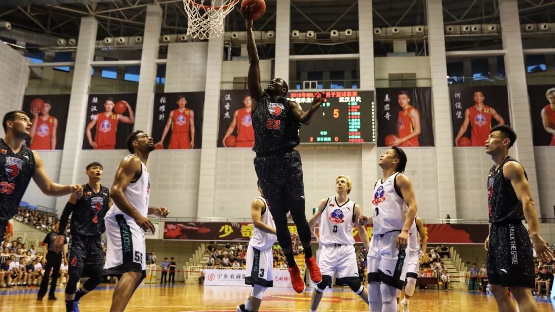 格拉斯纳：球队表现让我骄傲，我们渴望胜利并最终如愿以偿（格拉斯纳：为球队表现自豪，渴望胜利终得如愿）