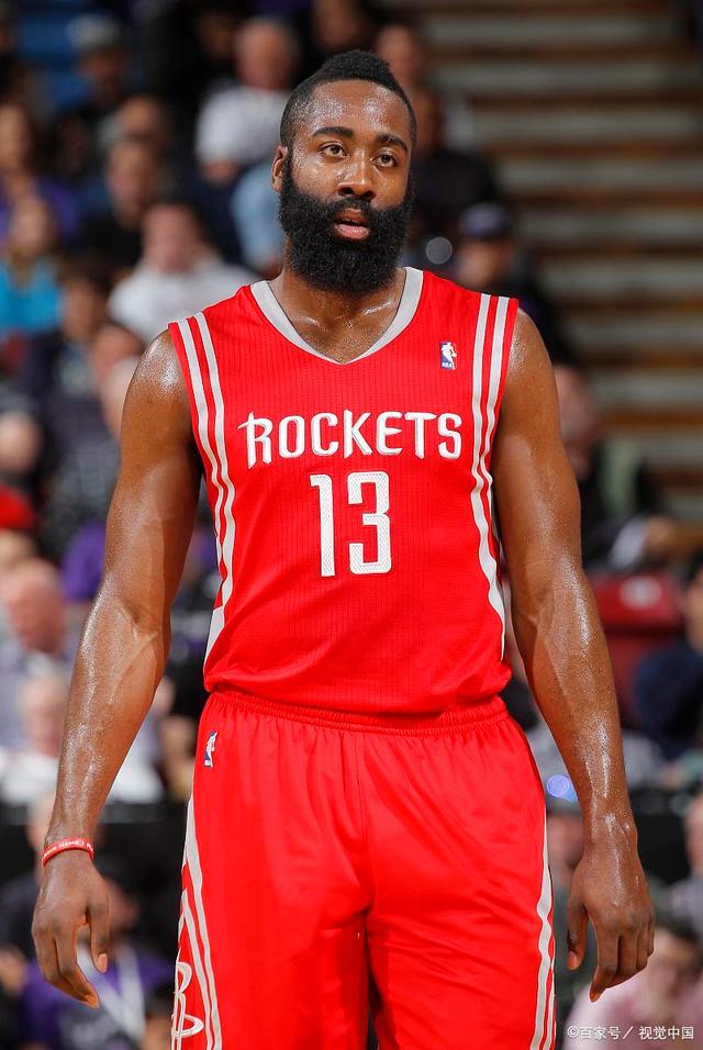 双塔连线！沈梓捷突破吸引克里斯扑防妙传邹雨宸暴扣（双塔联动：沈梓捷突破牵制克里斯，妙传邹雨宸强势暴扣）