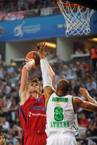 米切尔·罗宾逊本赛季进攻篮板率32% 而罚球命中率仅20%（米切尔·罗宾逊本季进攻篮板率高达32%，罚球命中率却仅20%）