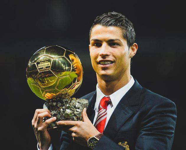 因排名垫底多名球员家人遭死亡威胁，佛罗伦萨官方表示谴责（球队垫底致多名球员家属遭死亡威胁，佛罗伦萨俱乐部发声谴责）