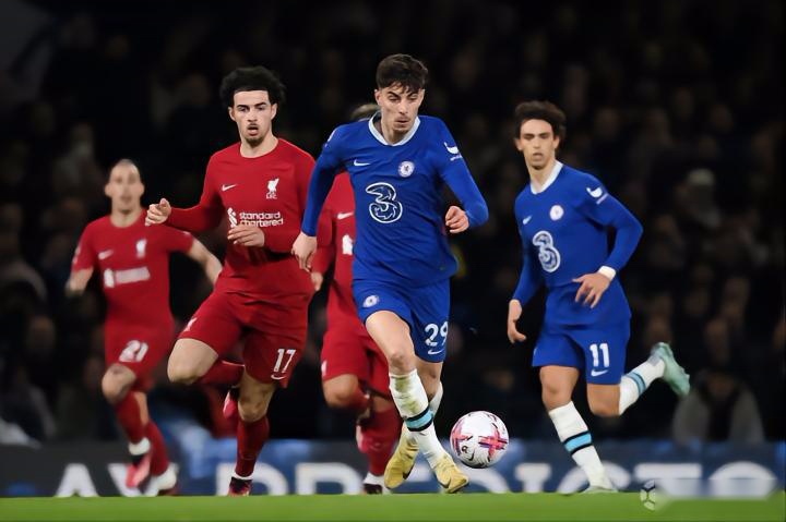 欧冠最年轻连续三场破门选手排行榜：卡尔力压姆巴佩...（欧冠连续三场进球最年轻球员榜：卡尔力压姆巴佩登顶）