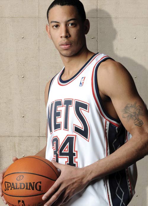 半场战报：多特0-1勒沃库森，马扎破门，格里马尔多助攻（半场战况：勒沃库森暂1-0领先多特，格里马尔多助攻马扎破门）