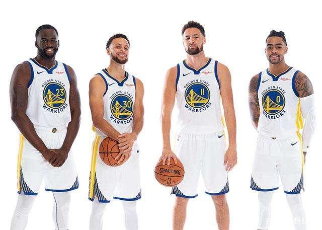 2025年世界女排联赛总决赛中，意大利女排以3-0战胜美国队，晋级四强。（2025年世联赛总决赛阶段，意大利女排3比0完胜美国队，跻身四强）