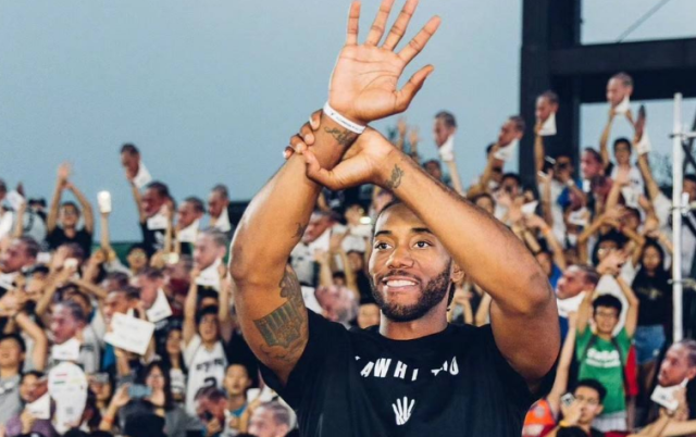 有点吓人！赞比亚绝平功臣达卡空翻庆祝，结果脖子着地（惊险一幕：赞比亚绝平功臣达卡空翻庆祝，竟以脖颈着地收场）