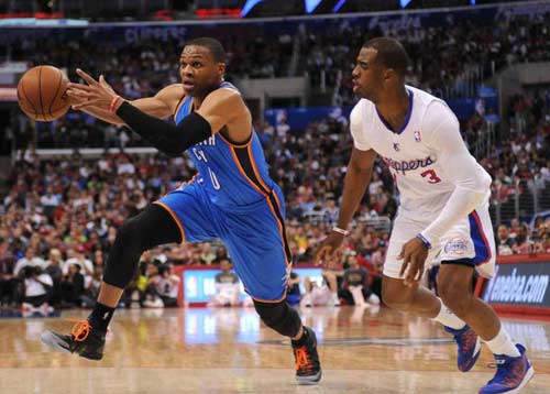 记者：至少有12家俱乐部有意梅努，球员本人首选那不勒斯（多达12家俱乐部竞逐梅努，球员本人更倾向那不勒斯）