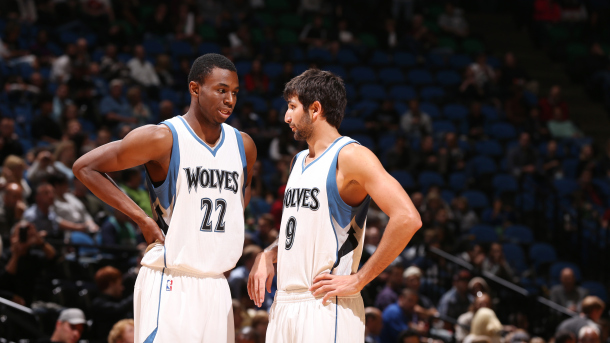 女排全锦赛八强对阵揭晓！山东零失局领跑，苏津大战提前上演（女排全锦赛八强出炉：山东未丢一局领跑，苏津强强对话提前上演）