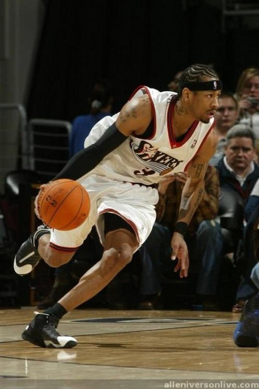 雷霆靠团队篮球获大胜（雷霆凭借团队配合大胜）