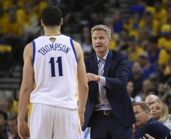 2-1！张帅晋级16强，决胜盘连输4局拒绝逆转，赛后振臂怒吼（2-1！张帅闯进16强，决胜盘连丢4局惊险拒逆转，赛后高举双臂怒吼）