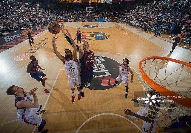 明天独行侠主场迎战活塞 安东尼·戴维斯因小腿伤势出战成疑（明日独行侠坐镇主场迎战活塞，安东尼·戴维斯因小腿伤势出场成疑）