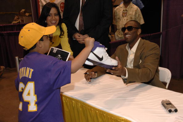 申京：约基奇进攻端无所不能，他总能要到犯规所以都不能碰他（申京：约基奇进攻无解，轻松造犯规让人不敢防）